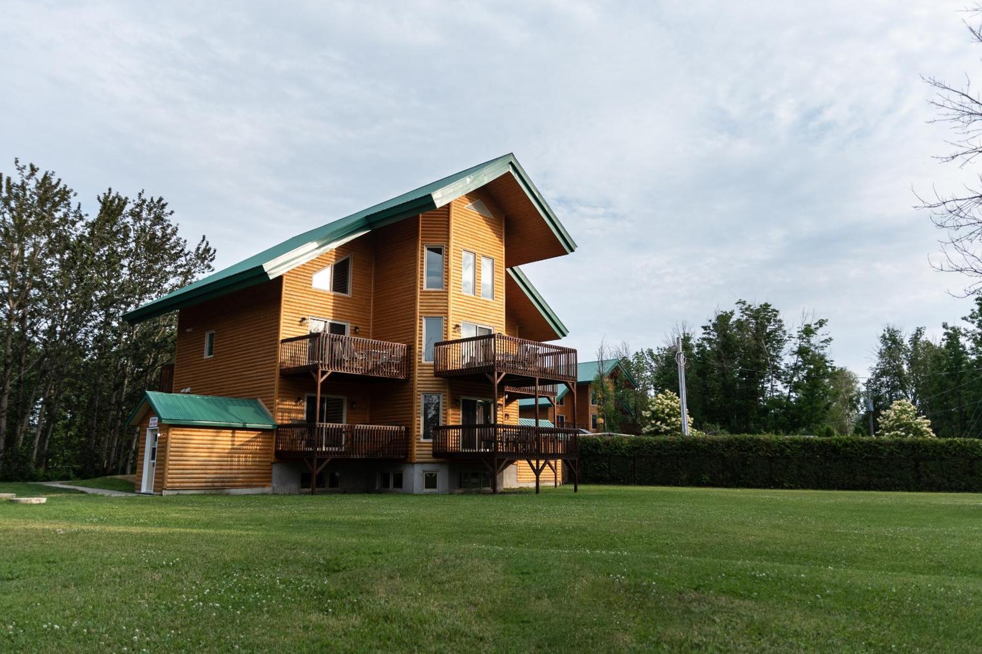 Chalets Et Spa Lac Saint-Jean Шамбор Экстерьер фото